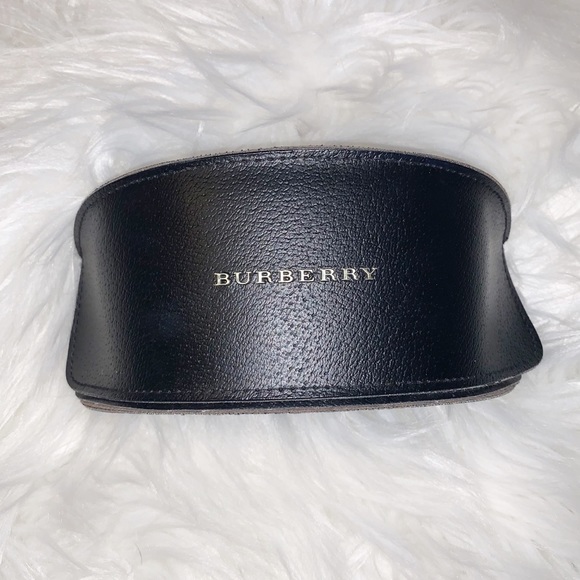 Burberry Accessories - Burberry sunglasses case